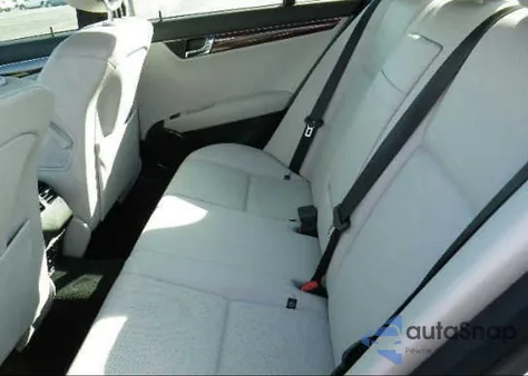 2009 Mercedes-Benz C300 из США, поврежденный, VIN WDDGF54XX9R050565